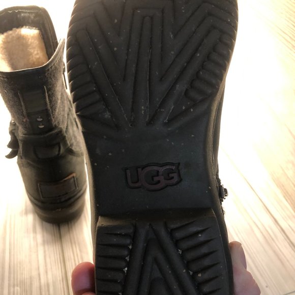 Ugg Australia Simmens Waterproof Ankle Booties - Picture 7 of 11